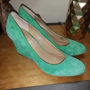 SAKS FIFTH AVENUE GREEN SUEDE WEDGE HEEL SHOES 9 M